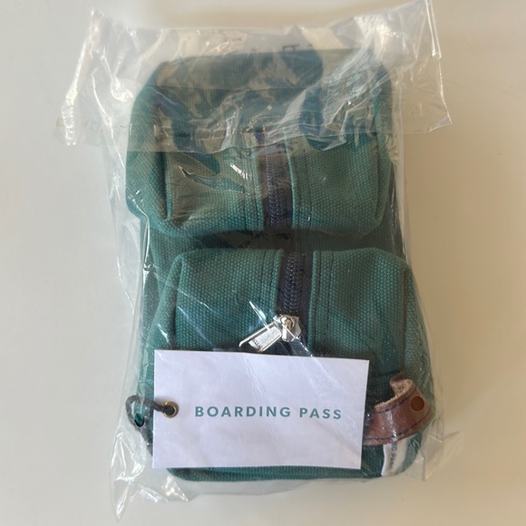 Boarding Pass Explorer Shaving Kit - Picture 2 of 2